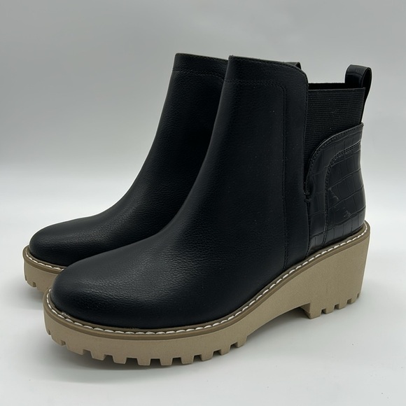 2396- Dolce Vita Black Chelsea Boots for Women Size 8 NWT - Picture 3 of 12